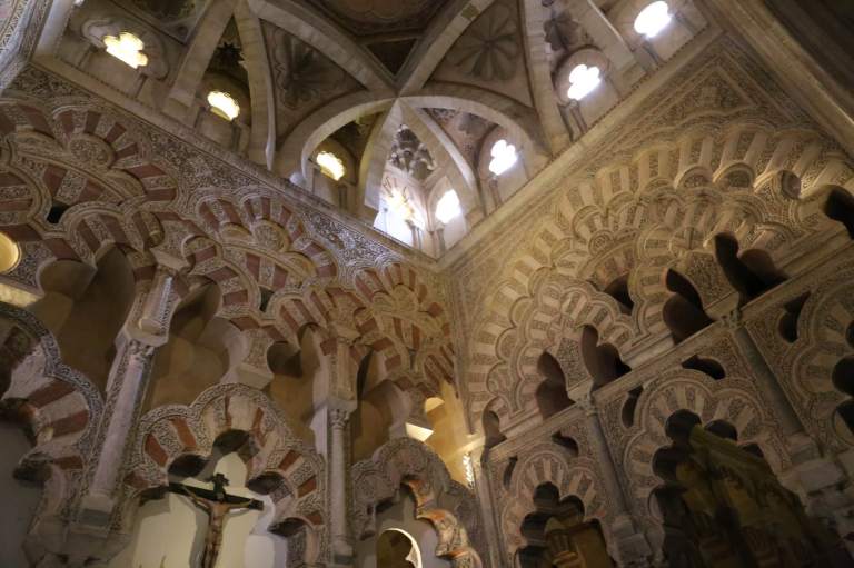 Detailed columns in the Prayer Room