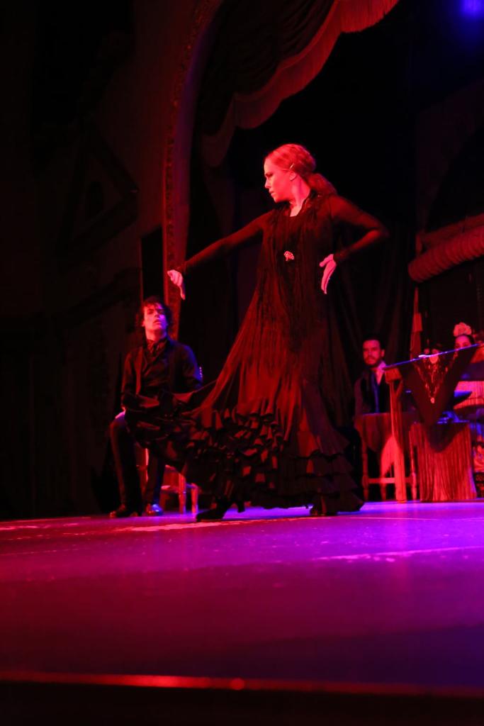 This woman had an interesting pacing to her dances. It really grabbed my attention.