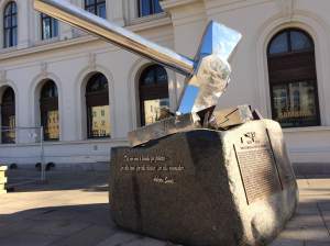 This new sculpture, outside the Central Station, is entitled Smash Naziism by Bjørn Melbye Gulliksen. The hammer is smashing a swastika. It honors the efforts of the Osvald Group as part of the resistance during World War II. 