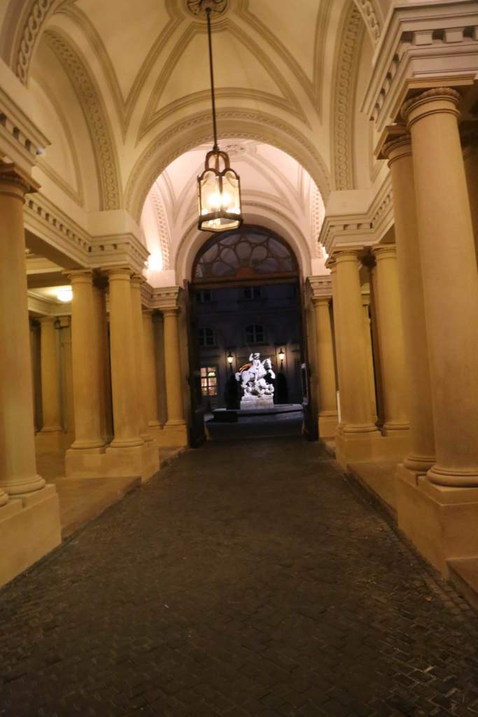 Entry into the courtyard in Primaciálny palác