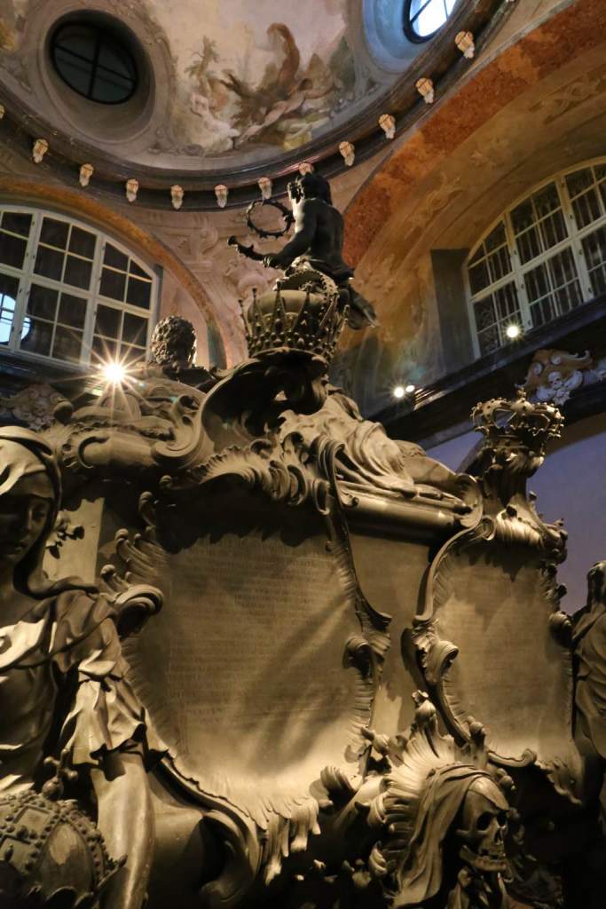 Another view of Maria Theresa's tomb