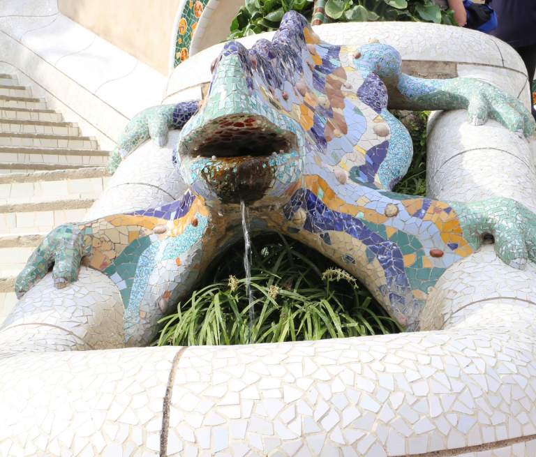 "El Erac" the famous lizard, one of Gaudí's signatures.