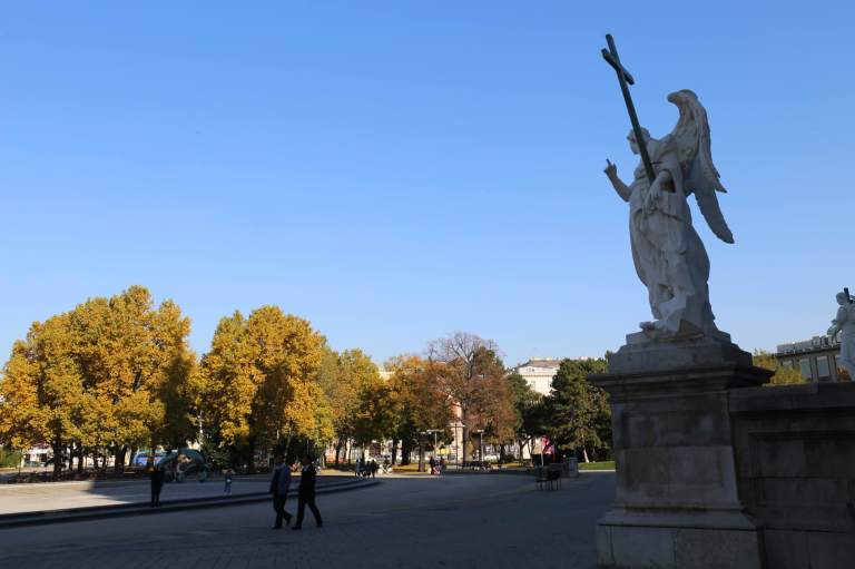 The two angels at the front of the Karlskirche stand sentry out over the plaza.
