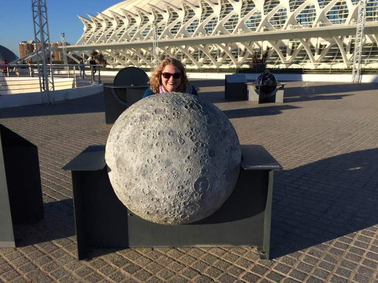 The plaza near the gardens has astronomical games you can play... or a giant moon you can pose with.