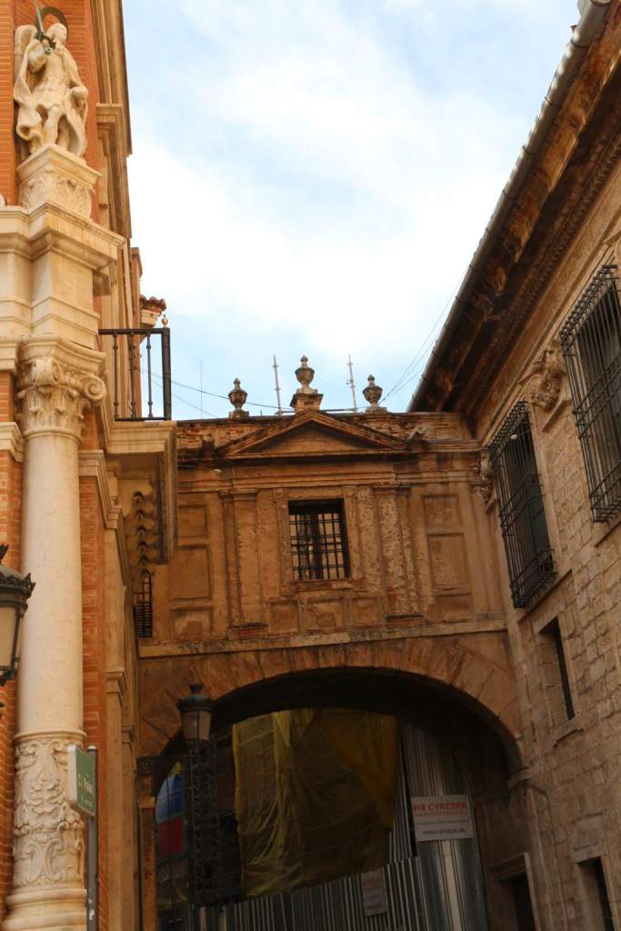 This bridge connects the Cathedral with the former Archbishop's palace. 