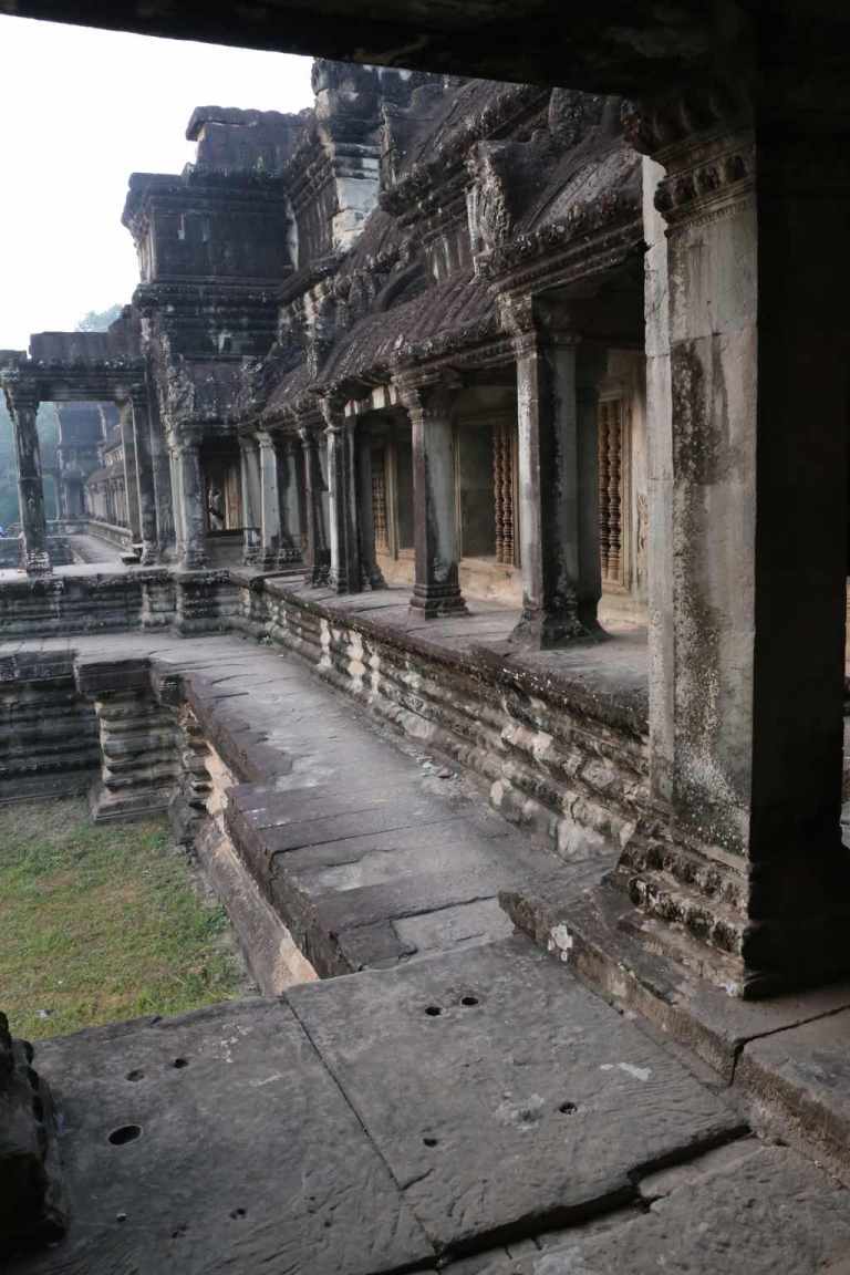 AngkorWatMoat1