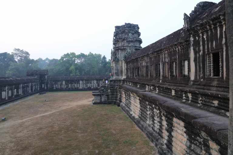AngkorWatMoat8
