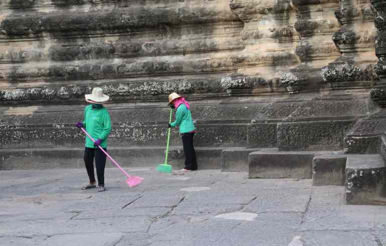 AngkorWatMonkeys13