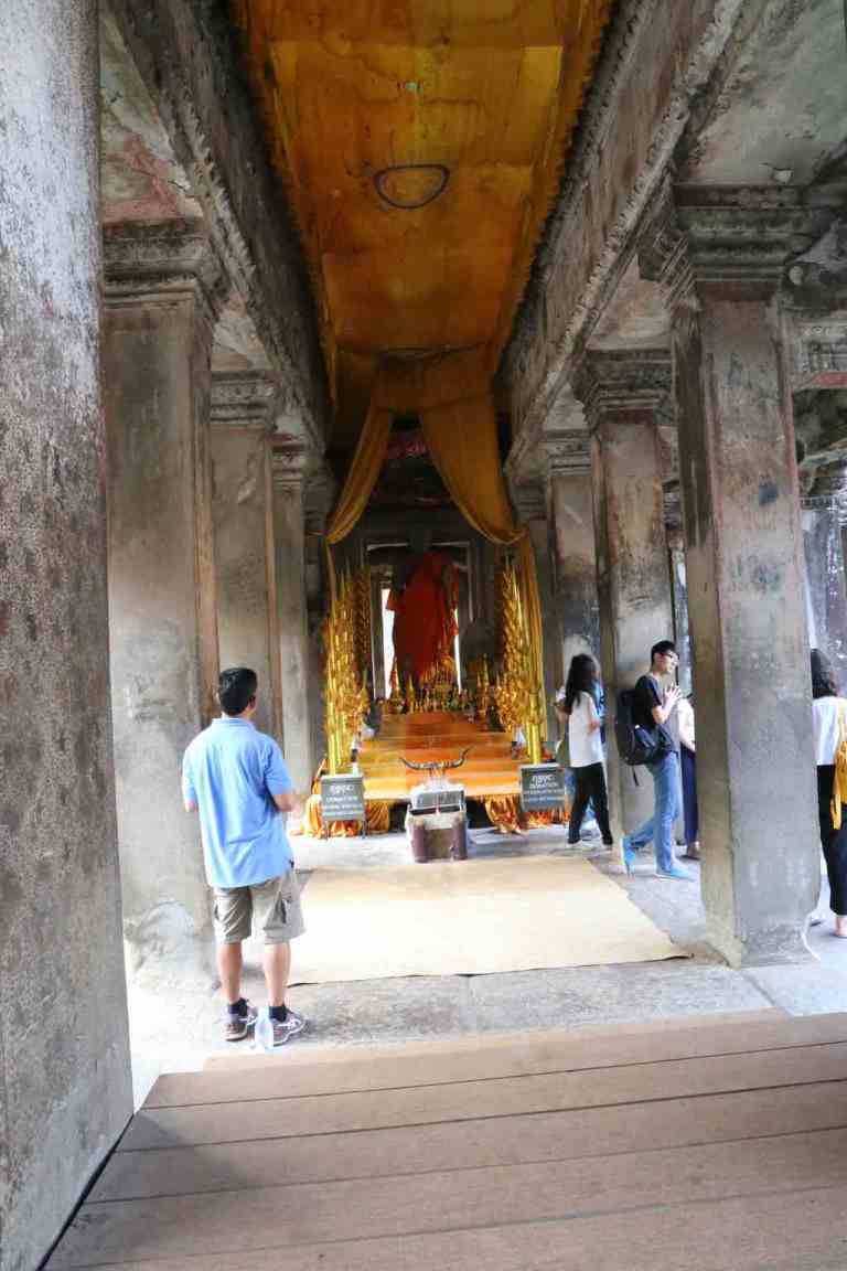 AngkorWatMonkeys2