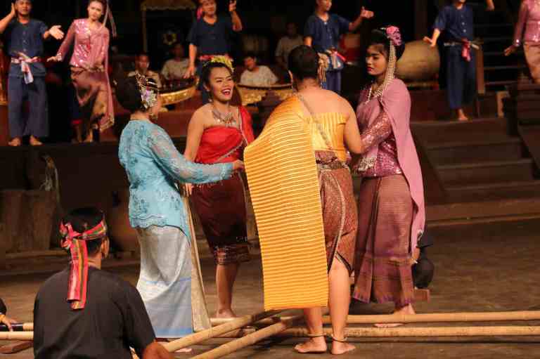 ThaiVillageDance12