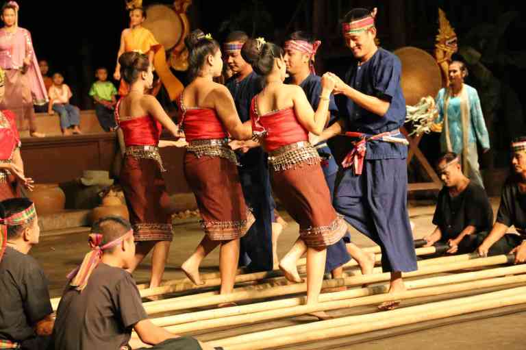 ThaiVillageDance14