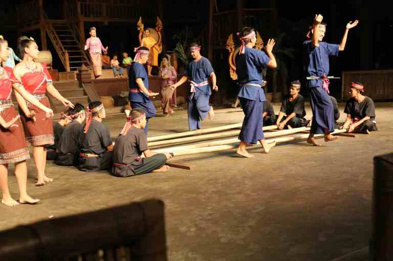 ThaiVillageDance16