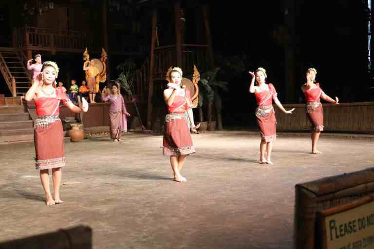 ThaiVillageDance19