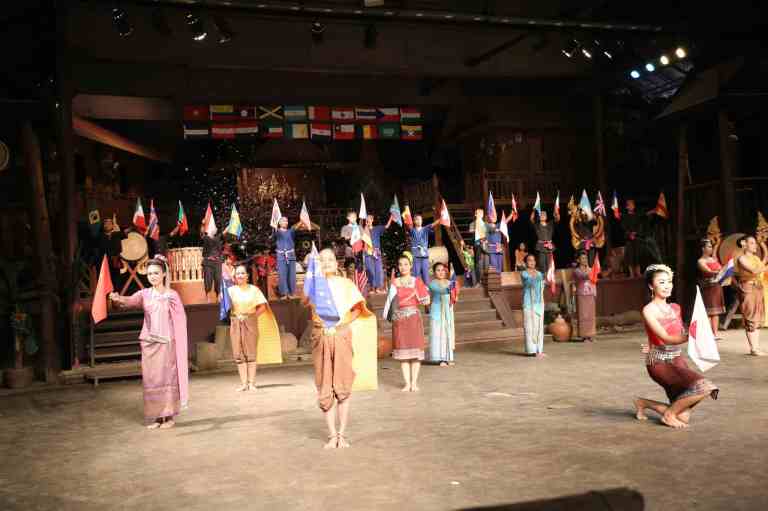 ThaiVillageDance32