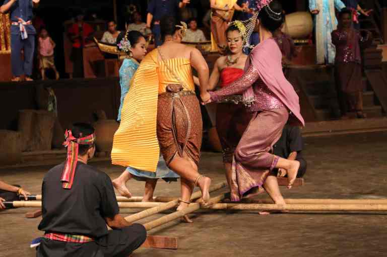 ThaiVillageDance37